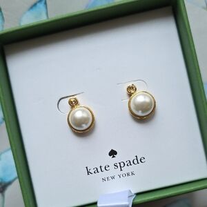 🆕️ Kate Spade Gold and White Pearl Stud Earrings NWT